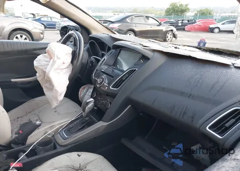 2018 Ford Focus Titanium z USA, uszkodzony, nr VIN 1FADP3N28JL294715